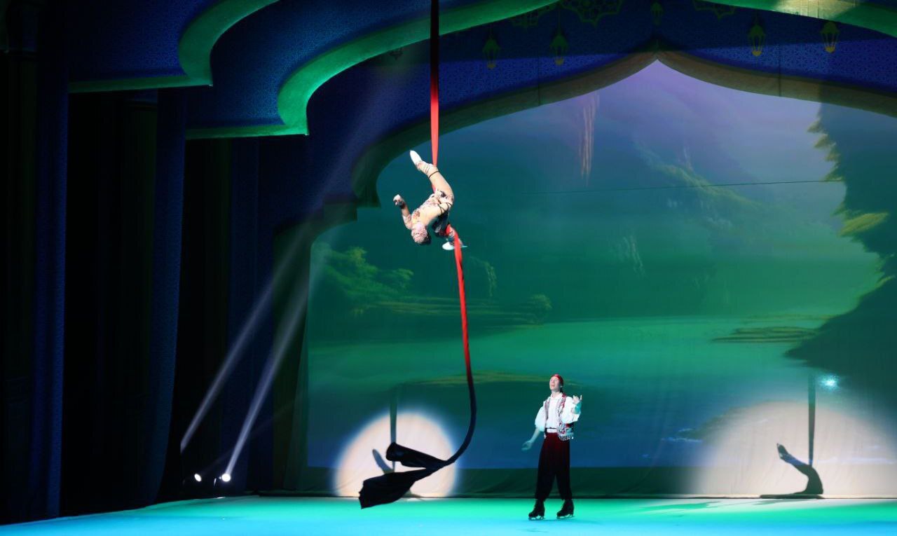 Aladdin and the famous stories from 1001 Nights on Ice